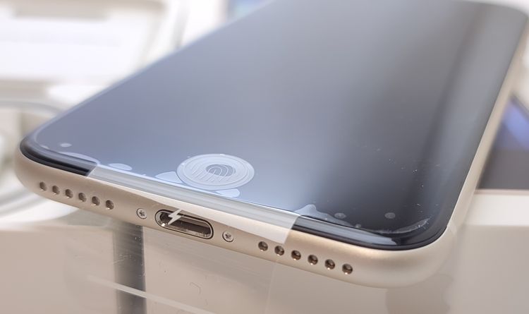 �ڿ���̤���ѡ� iPhone SE3 64GB �������饤�� SIM�ե꡼ ��Ƚ��