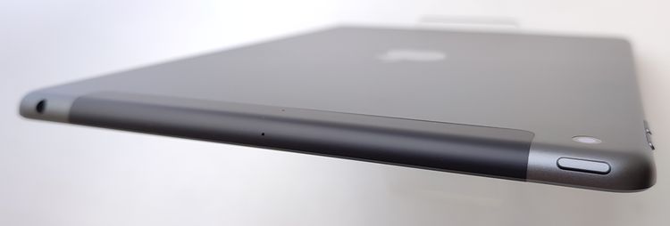 ��������š� iPad ��9���� 64GB ���졼 SIM�ե꡼ ��Ƚ�� �Хåƥ꡼100%