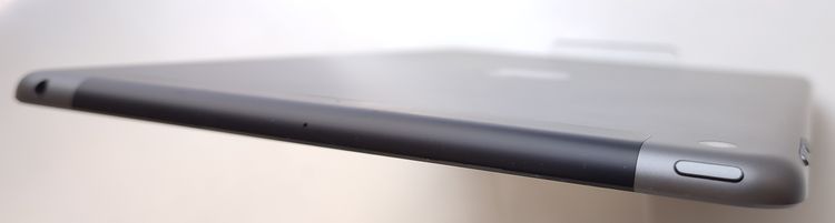 ��������ʡ� iPad ��8���� 32GB SIM�ե꡼ ��Ƚ�� �Хåƥ꡼100%