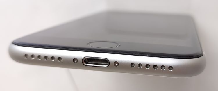 ������ʡ� iPhone SE2 64GB �ۥ磻�� SIM���å�����Ѥ� ��Ƚ�� 92%