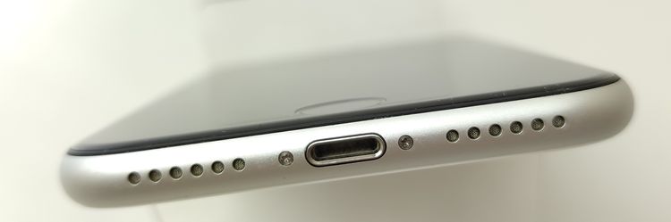 ��������š� iPhone SE2 64GB �ۥ磻�� SIM���å������ ��Ƚ�� 85%