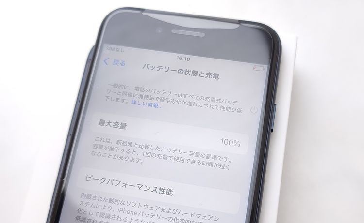 �ڿ���Ʊ�͡� iPhone SE3 64GB �ߥåɥʥ��� SIM�ե꡼ ��Ƚ�� 100%