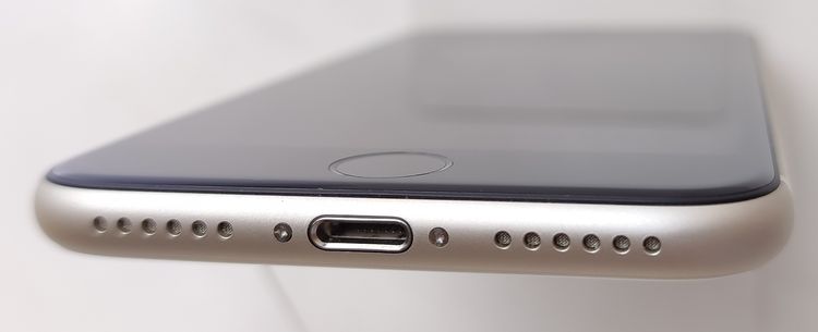 �ڶ˾����ʡ� iPhone SE3 64GB �������饤�� SIM�ե꡼ ��Ƚ�� 96%