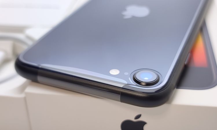 �ڿ���̤���ѡ� iPhone SE3 64GB �ߥåɥʥ��� SIM�ե꡼ ��Ƚ��