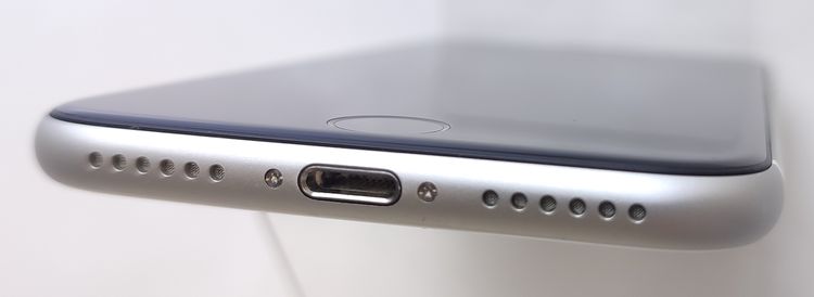 ������ʡ� iPhone SE2 128GB �ۥ磻�� ������SIM�ե꡼ �Хåƥ꡼77%
