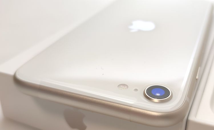 �ڿ���̤���ѡ� iPhone SE3 64GB �������饤�� SIM�ե꡼ ��Ƚ��