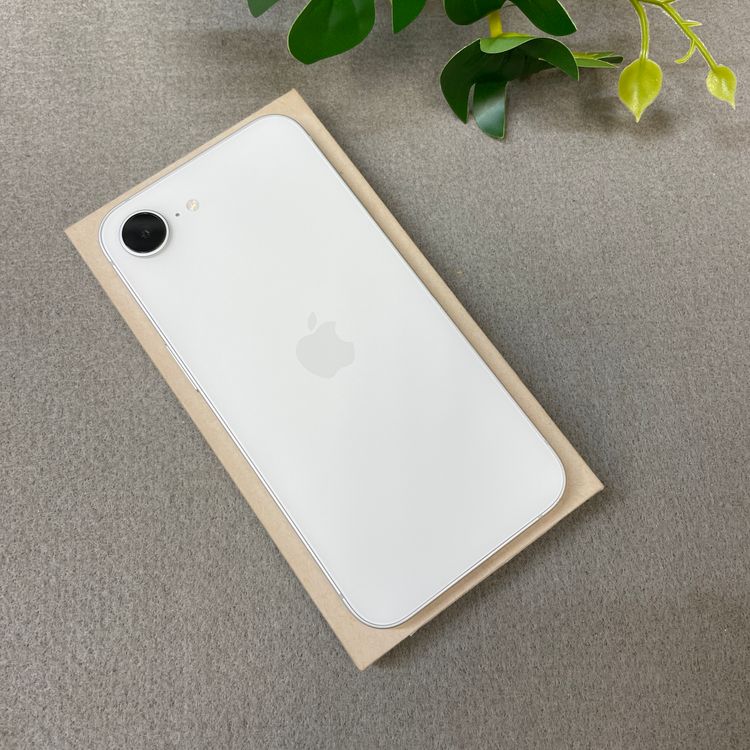 �Хåƥ꡼ 100% iPhone 17e 512GB �ۥ磻�� Apple�� SIM�ե꡼