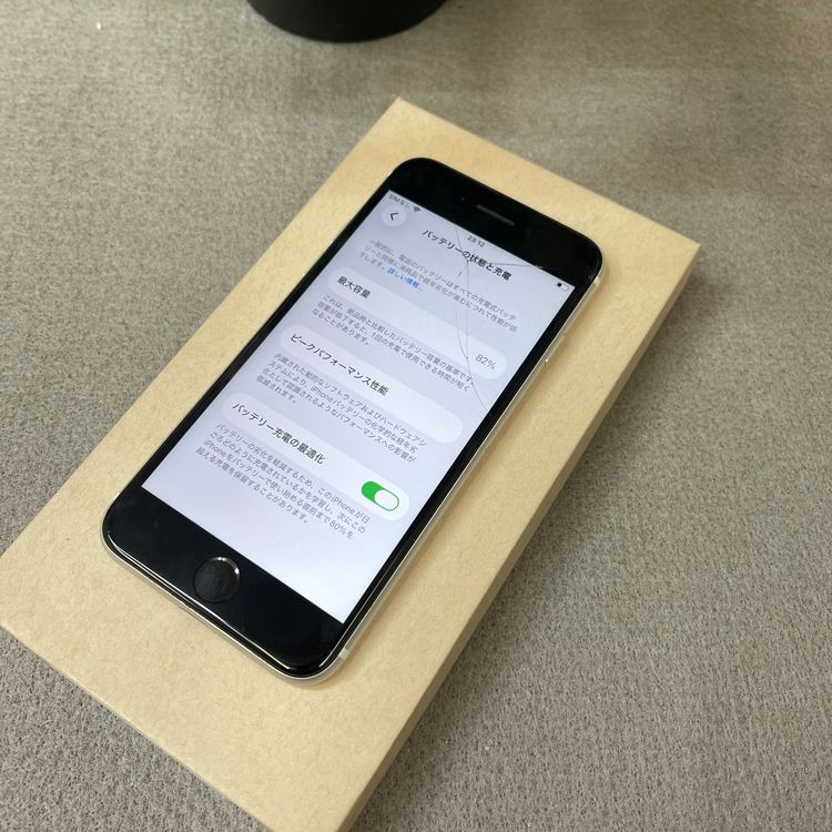 �Хåƥ꡼ 82% iPhone SE2 64GB �ۥ磻�� ������ SIM�ե꡼ 65368