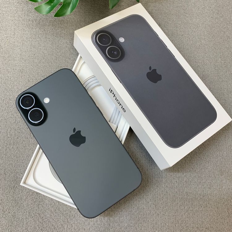 �Хåƥ꡼ 100%  iPhone 17 256GB �֥�å� Apple�� SIM�ե꡼