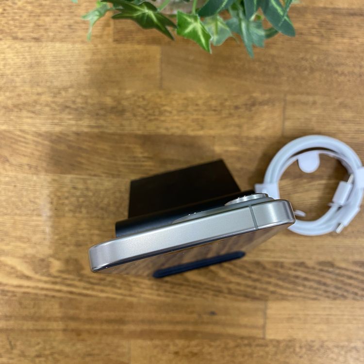 �Хåƥ꡼96% iPhone 16Pro 256GB �ʥ����� ������ SIM�ե꡼