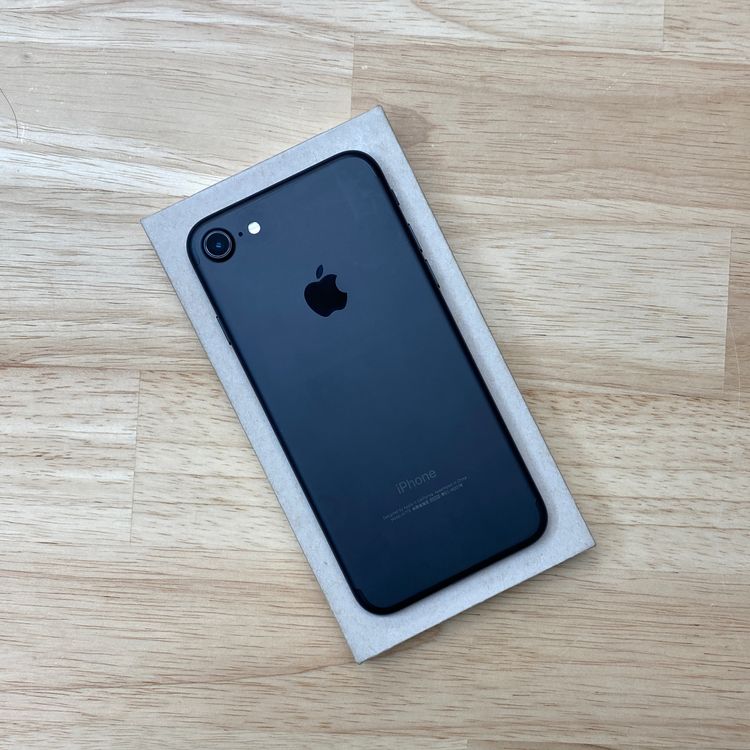 �Хåƥ꡼ 94% iPhone 7 32GB �֥�å��������� SIM�ե꡼����̵��