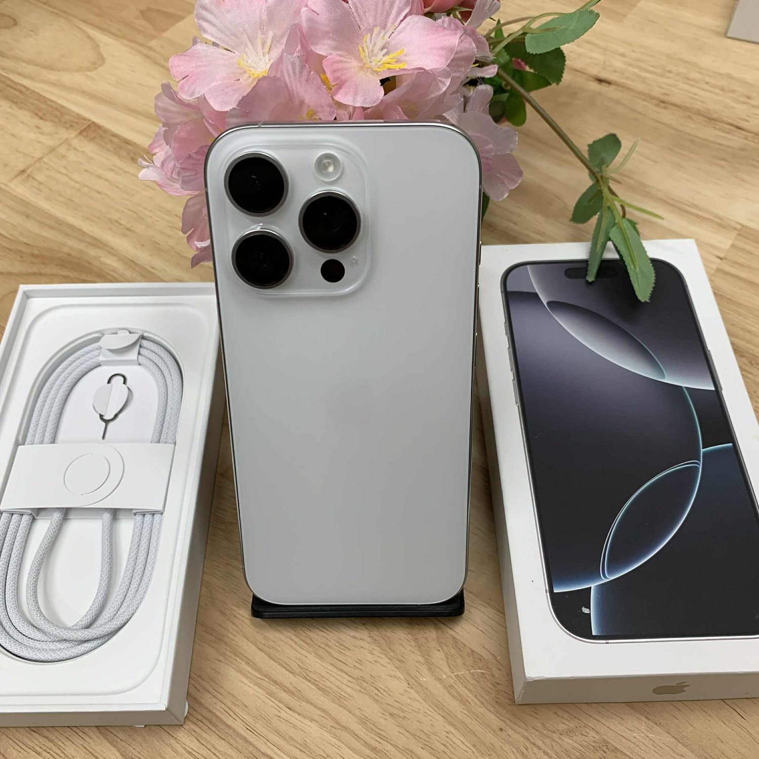 ムスビー｜新品同様 iPhone16 Pro 1TB ホワイトチタニウム 国内