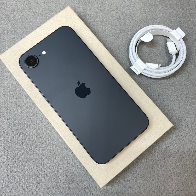 �Хåƥ꡼100% iPhone 16e 128GB �֥�å� Apple�� SIM�ե꡼����̵��