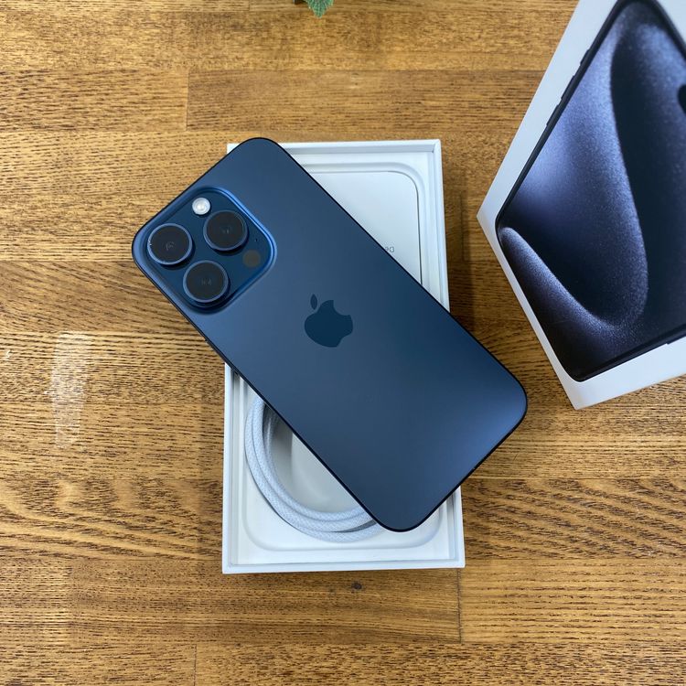 iPhone 15Pro 256GB �֥롼�����˥��� ������SIM�ե꡼����̵��