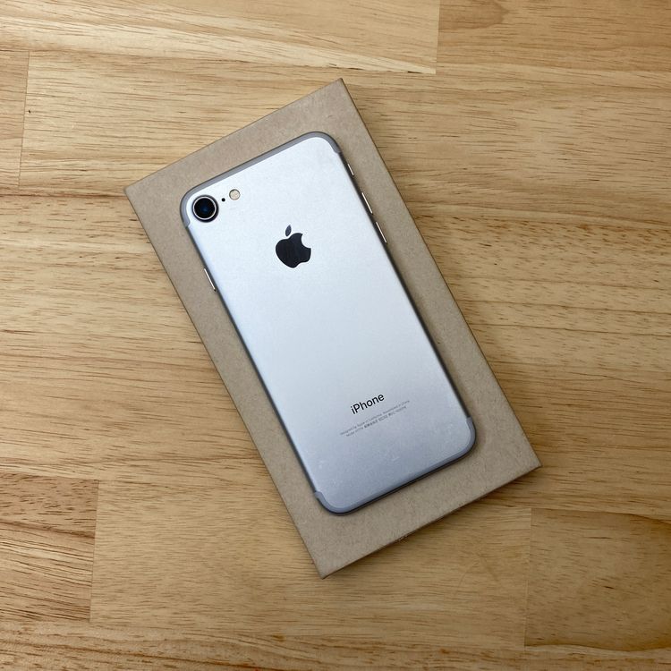 �Хåƥ꡼ 90% iPhone 7 32GB ����С��������� SIM�ե꡼����̵��