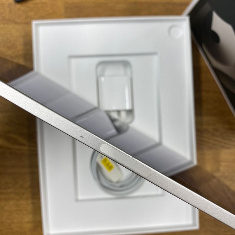 iPad Air(��5����) 64GB �������饤�� Wi-Fi��ǥ� ����̵��