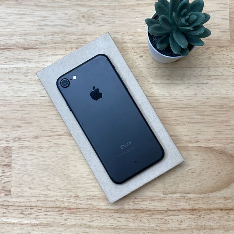 �Хåƥ꡼ 84% iPhone 7 32GB �֥�å������� SIM�ե꡼����̵��