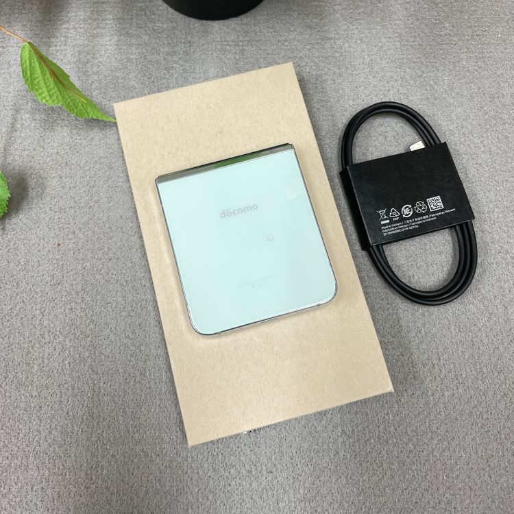 ����Ʊ�� Galaxy Z Flip5 256GB �ߥ�� ������SIM�ե꡼ ����̵��