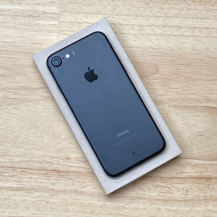 �Хåƥ꡼ 82% iPhone 7 32GB �֥�å��������� SIM�ե꡼����̵��