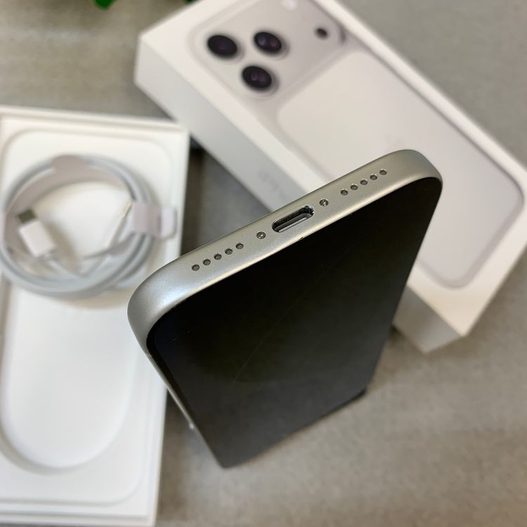 �Хåƥ꡼100% iPhone 17Pro 256GB ����С�Apple�� SIM�ե꡼