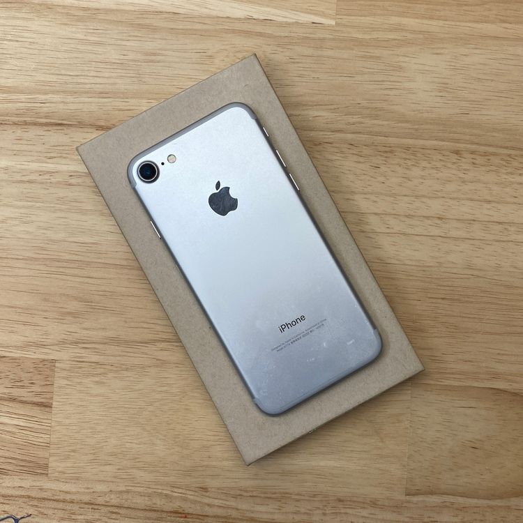 �Хåƥ꡼ 91% iPhone 7 32GB ����С��������� SIM�ե꡼����̵��