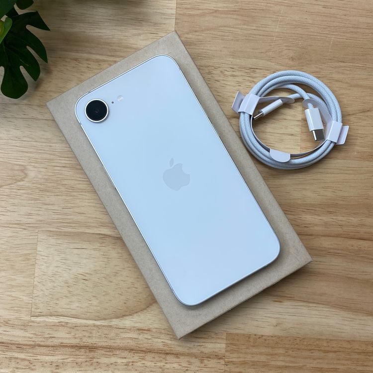 �Хåƥ꡼100% iPhone 16e 128GB �ۥ磻�� ������ SIM�ե꡼����̵��
