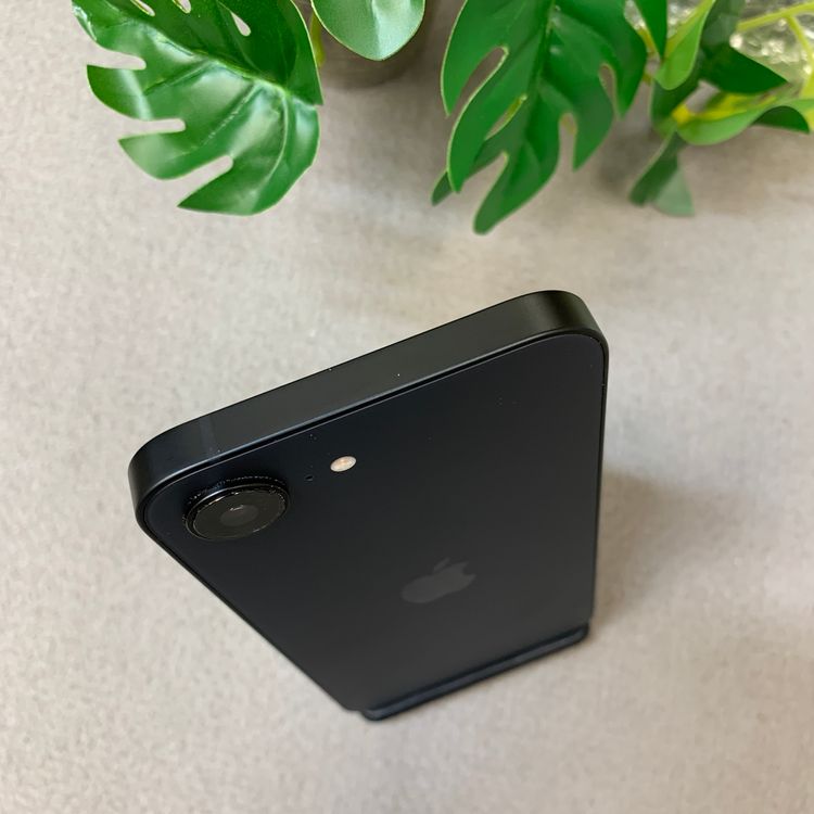 �Хåƥ꡼95% iPhone 16e 128GB �֥�å� Apple�� SIM�ե꡼����̵��