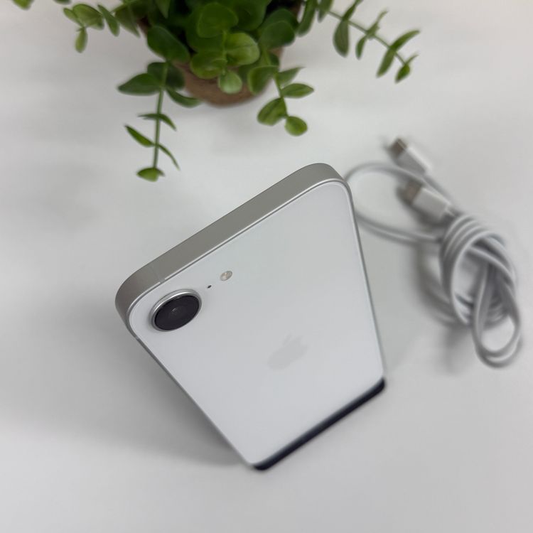 ����Ʊ�� iPhone16e 128GB �ۥ磻�� ������ SIM�ե꡼ ����̵��