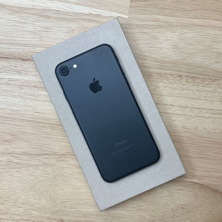 �Хåƥ꡼ 93% iPhone 7 32GB �֥�å��������� SIM�ե꡼����̵��