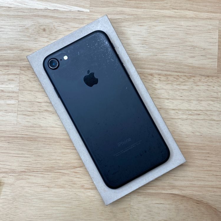 �Хåƥ꡼ 94% iPhone 7 32GB �֥�å������� SIM�ե꡼����̵��