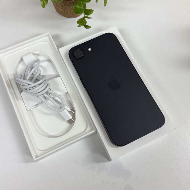 �Хåƥ꡼100% iPhone16e 128GB �֥�å� ����SIM�ե꡼ ����̵��