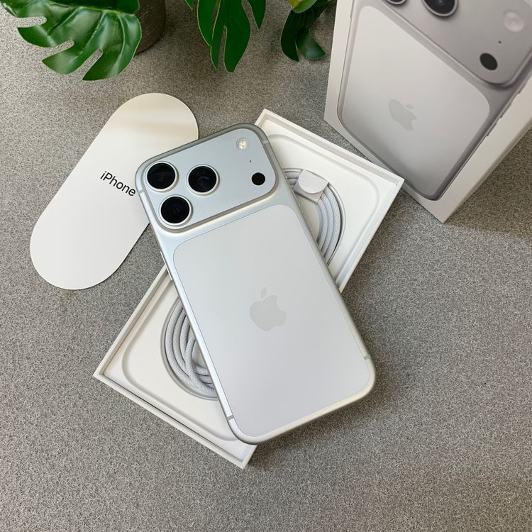 �Хåƥ꡼100% iPhone 17Pro 256GB ����С� Apple�� SIM�ե꡼