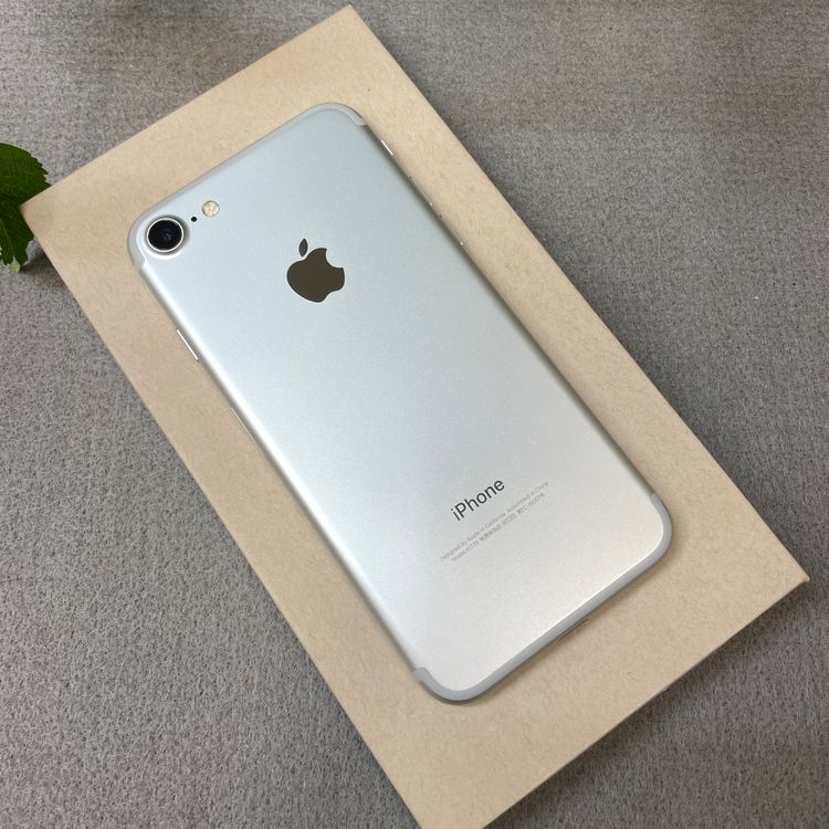iPhone 7 32GB ����С� ������ SIM�ե꡼����̵��