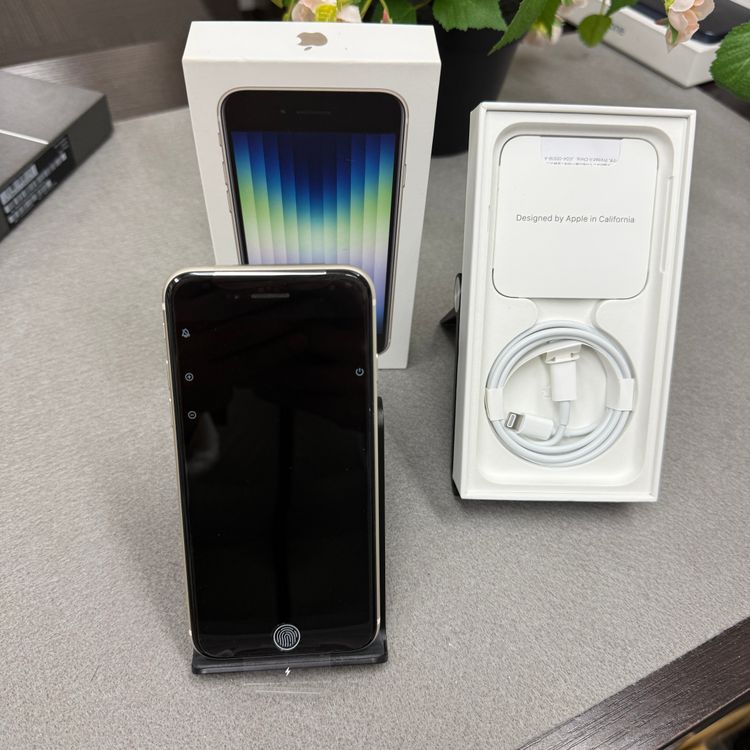 ���ʡ�̤���� iPhone SE��3���� 64GB �������饤�ȹ�����SIM�ե꡼