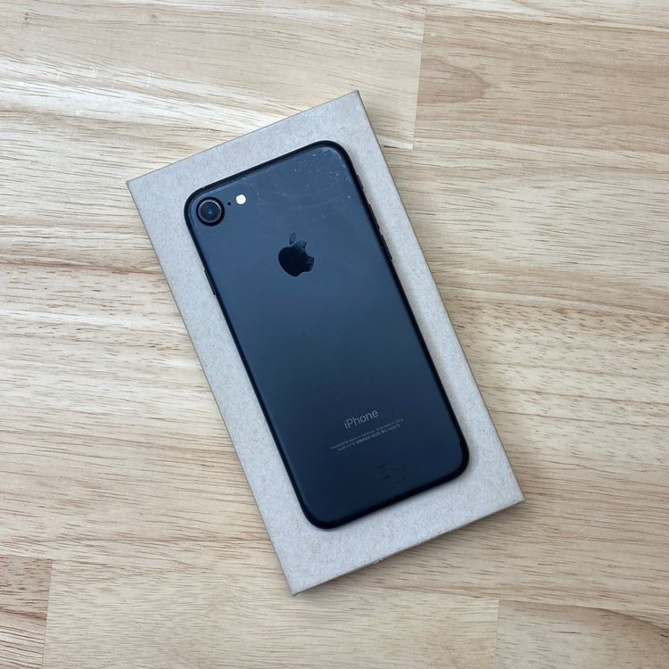 �Хåƥ꡼ 86% iPhone 7 32GB �֥�å��������� SIM�ե꡼����̵��