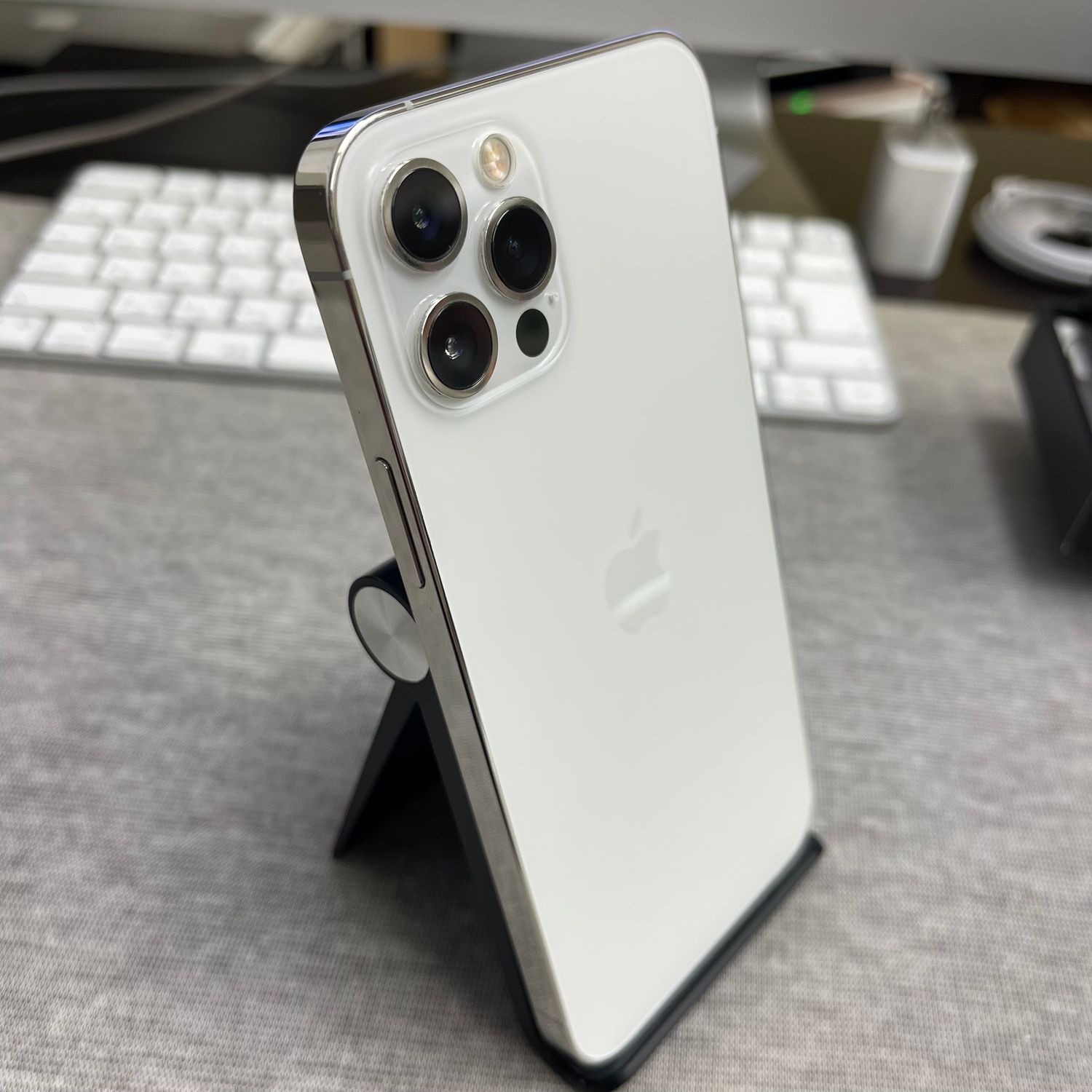 iPhone12 ホワイト Docomo SIMフリー 送料無料 ムスビー|iPhone 12Pro 128GB. ホワイト DOCOMO SIMフリー 送料