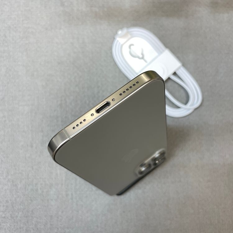 �Хåƥ꡼100% iPhone 16ProMax 512GB �ʥ����� ������ SIM�ե꡼