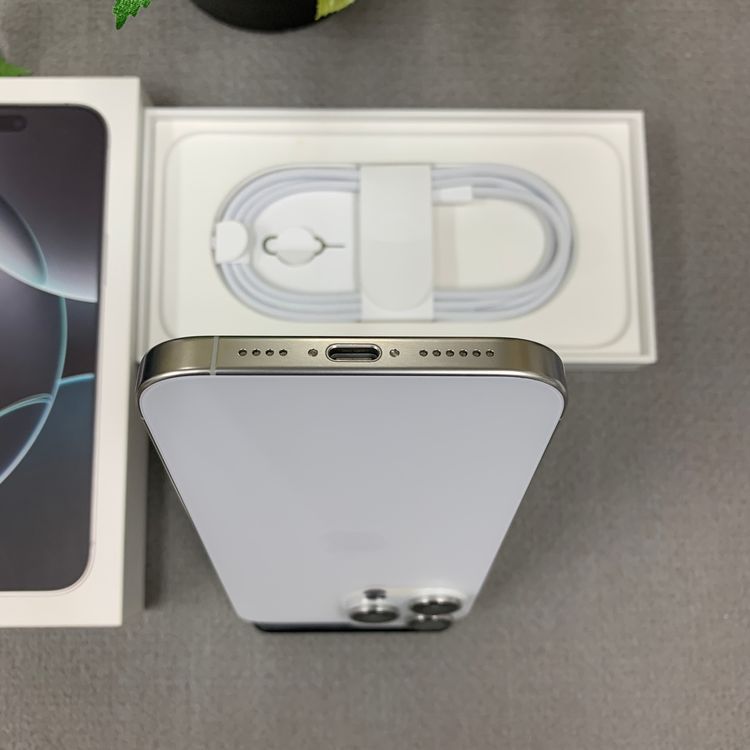 �Хåƥ꡼ 98% iPhone 16ProMax 512GB �ۥ磻�� ������ SIM�ե꡼