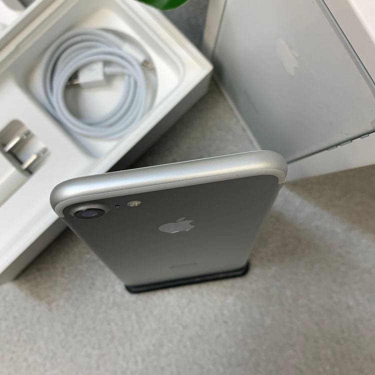����Ʊ�� iPhone 7 32GB ����С������� SIM�ե꡼ ����̵��
