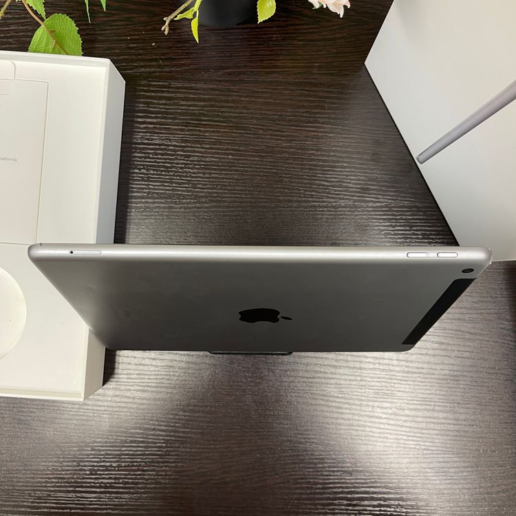 iPad(6) ڡ쥤32GB Wi-Fi + Cellularǥ