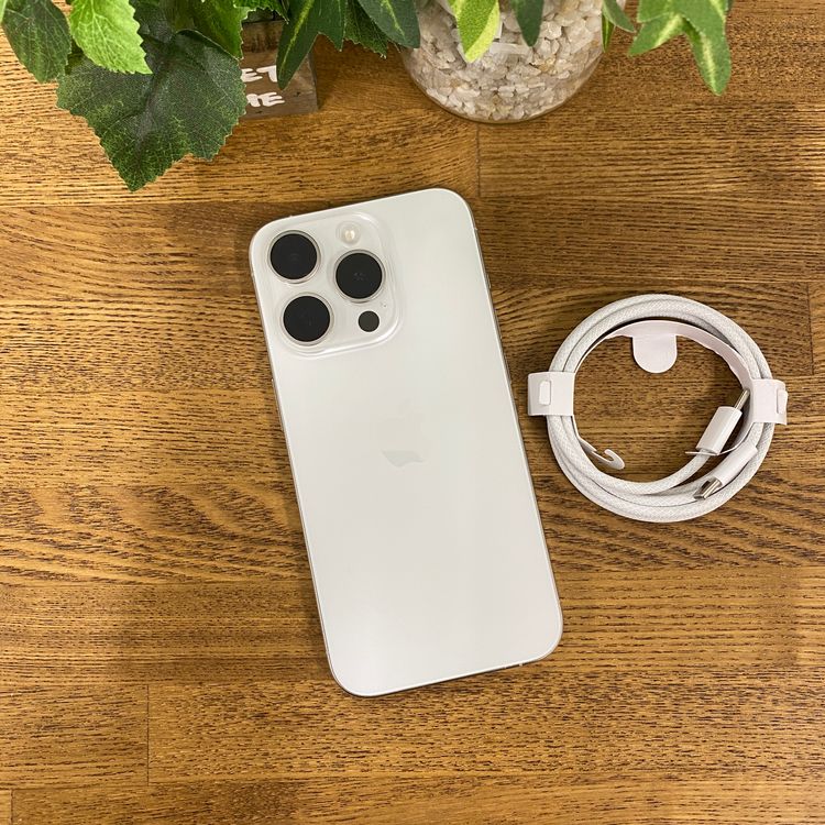 iPhone 15Pro 256GB �ۥ磻�� ������ SIM�ե꡼ ����̵��