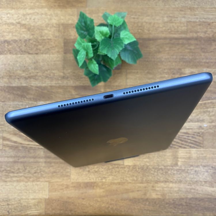 iPad(��8����) 32GB ���ڡ������졼 Wi-Fi��ǥ� ����̵��