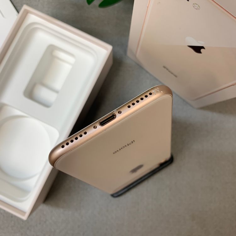 �Хåƥ꡼ 81% iPhone 8 64GB ������� ������ SIM�ե꡼����̵��