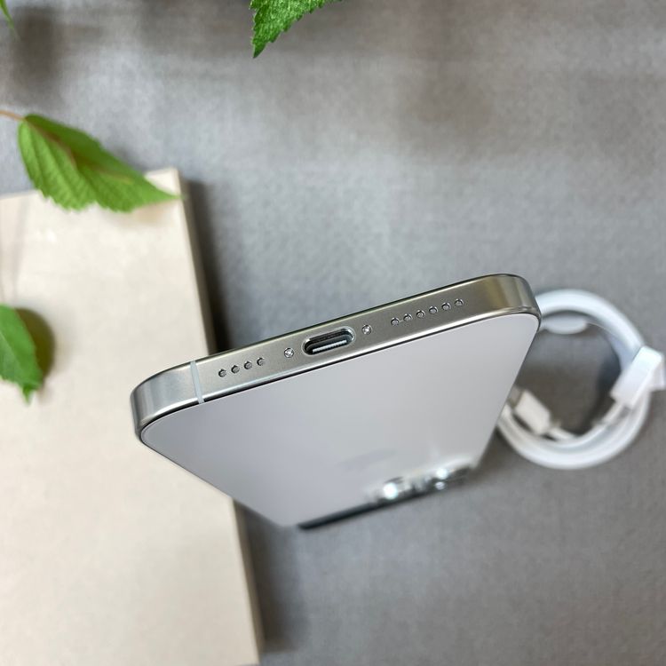 ����Ʊ�� iPhone 16ProMax 512GB �ۥ磻�� ������ SIM�ե꡼����̵��