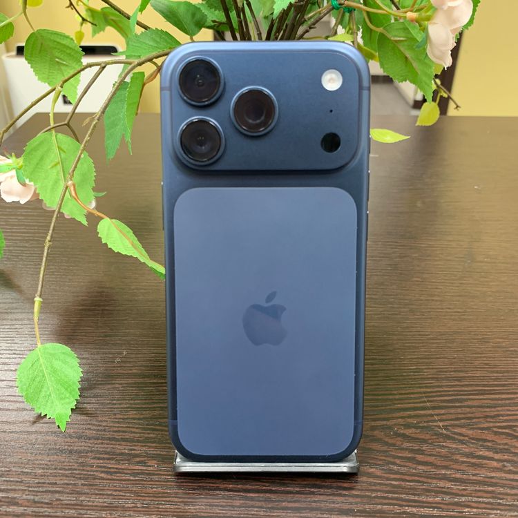 新品同様 iPhone17Pro 256GB ディープブルー 国内SIMフリー 送料無料