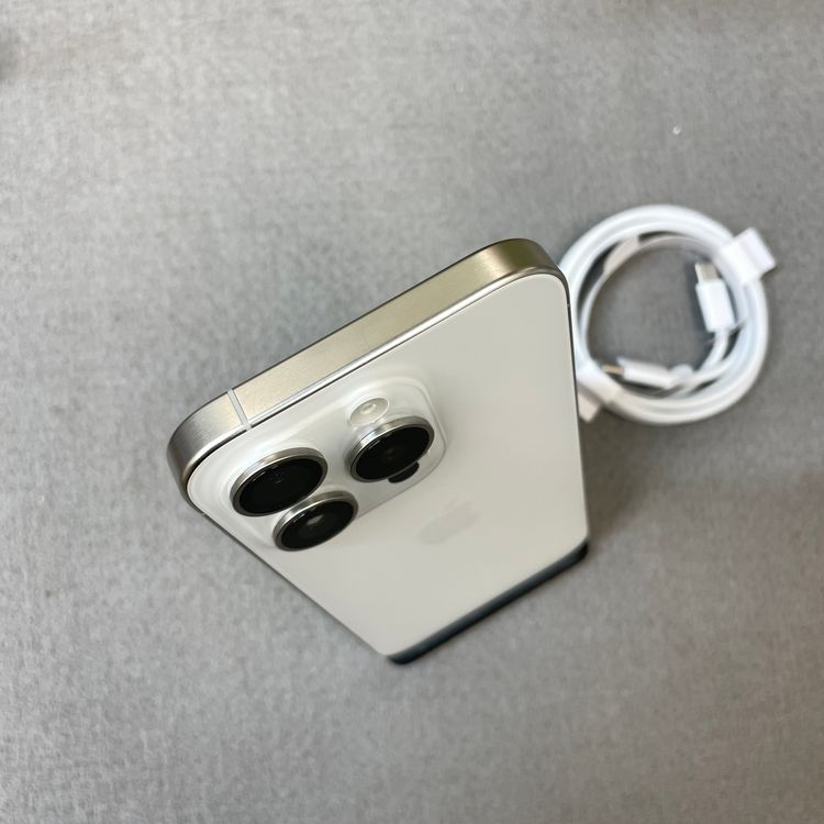 ����Ʊ�� iPhone 15Pro 256GB �ۥ磻�� ������ SIM�ե꡼ ����̵��