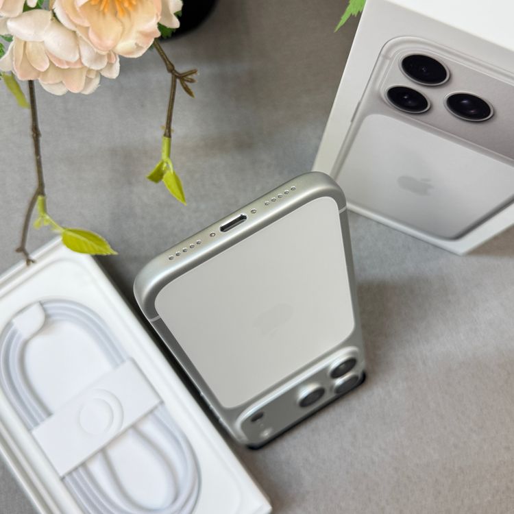 ����Ʊ�� �Хåƥ꡼100% iPhone 17Pro 256GB ����С������� SIM�ե꡼