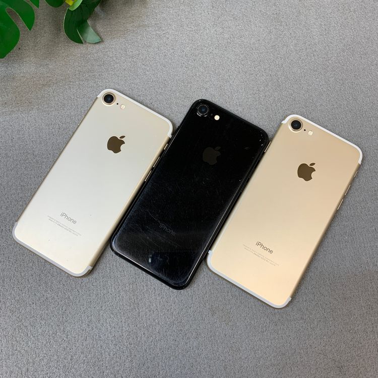 3�楻�å� iPhone 7 128GB ������ SIM�ե꡼����̵��