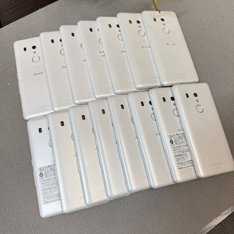 15�� Arrows Be3 F-02L �ۥ磻�� �ɥ����� �������¡� ����̵��