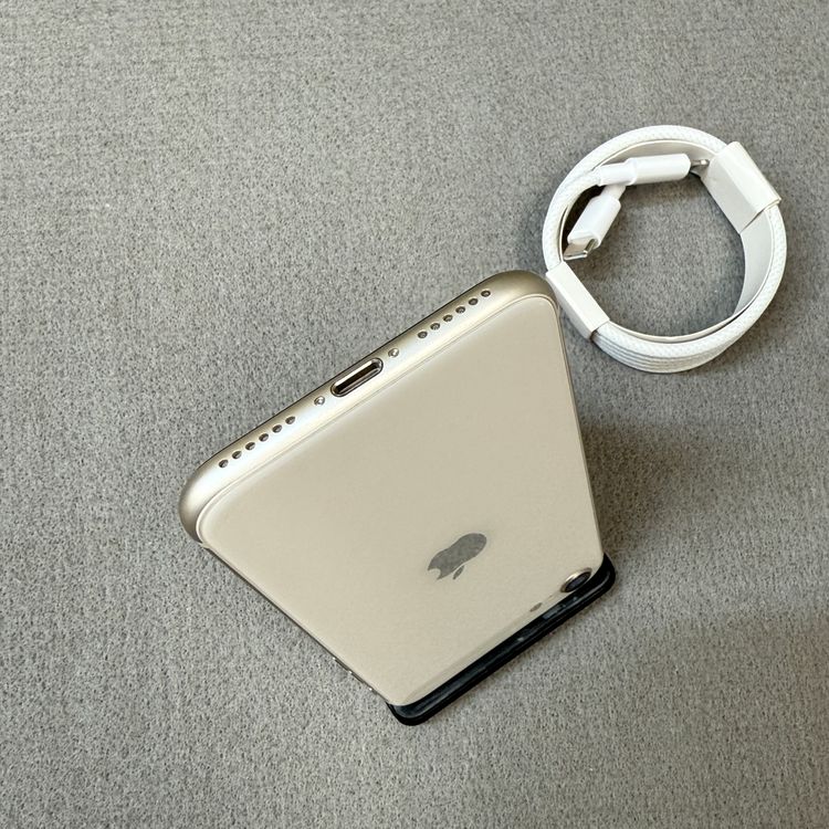 �Хåƥ꡼97% iPhone SE3  256GB ������SIM�ե꡼����̵��